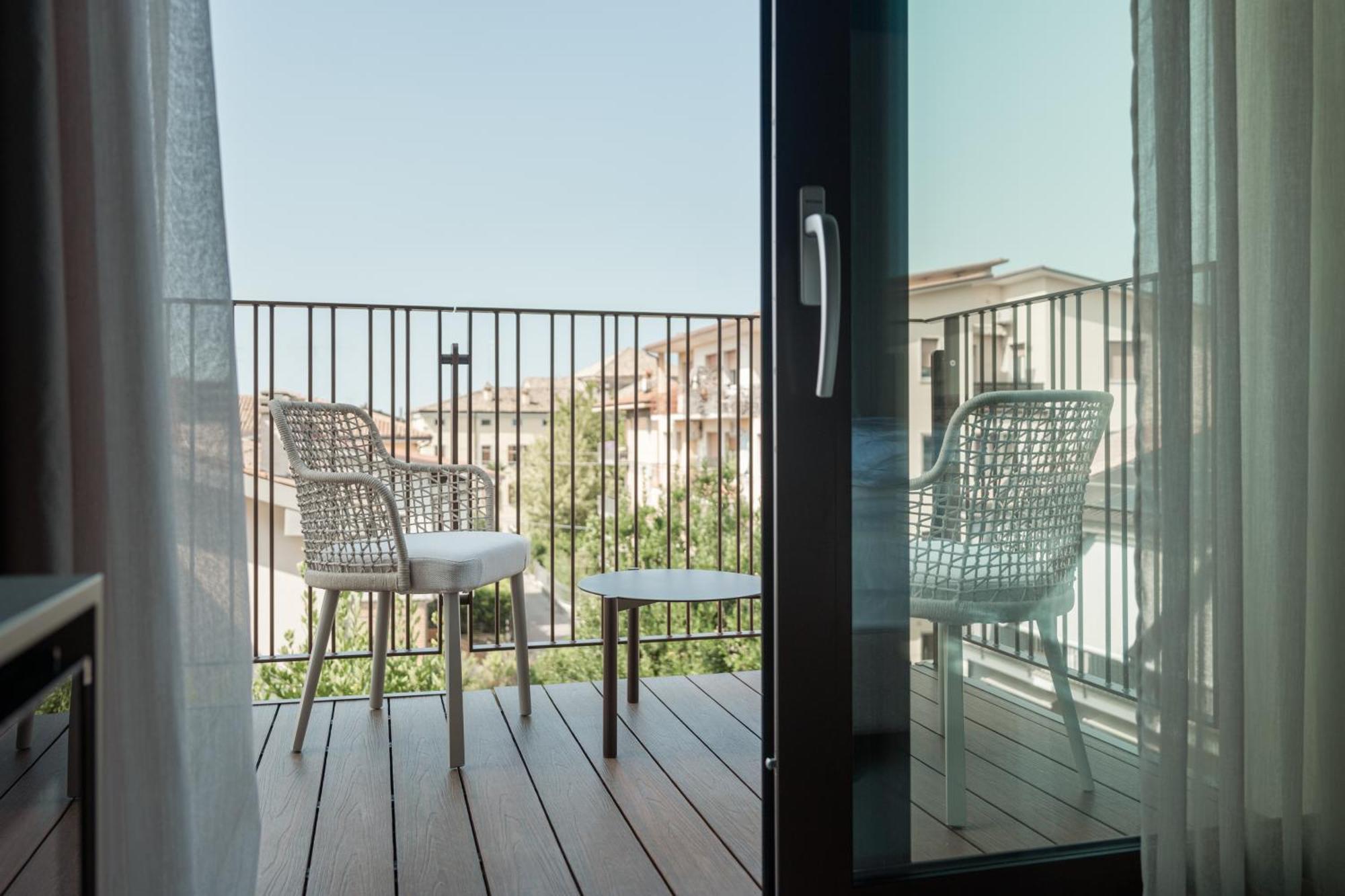 Wanderlust Hotel - Suite & Spa - Apartments & Villas - Bardolino, Lago Di Garda - Verona Exteriör bild