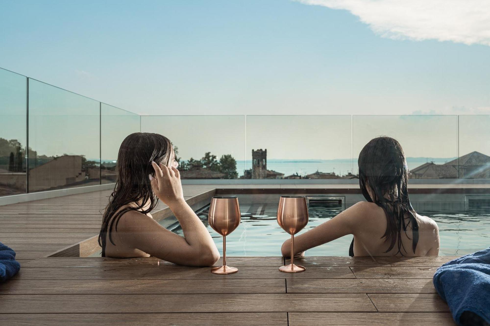 Wanderlust Hotel - Suite & Spa - Apartments & Villas - Bardolino, Lago Di Garda - Verona Exteriör bild